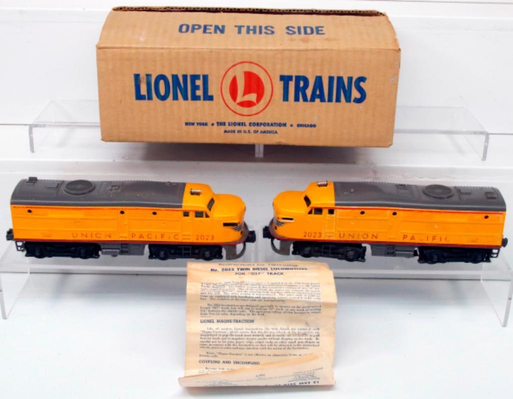 Lionel Postwar O Gauge 2033 Union Pacific Twin Diesel Locomotives Boxed (1 of 12)