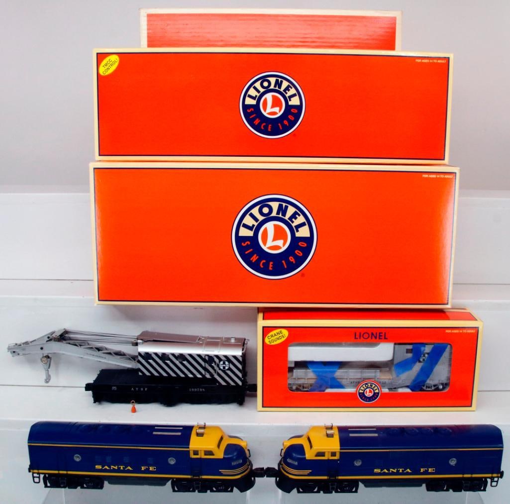 Lionel Modern O Gauge Santa Fe F3 AA Diesel Units and ATSF Crane Car and Boom Car Set Boxed (1 of 13)