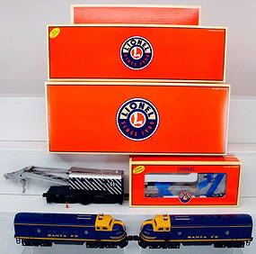 Lionel Modern O Gauge Santa Fe F3 AA Diesel Units and ATSF Crane Car and Boom Car Set Boxed (1 of 13)