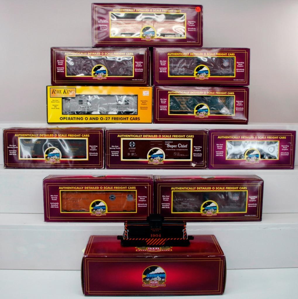 MTH Modern O Gauge Santa Fe GE 4410 Diesel Engine with PS-3 and Assorted Nine Assorted Freight Cars (1 of 13)