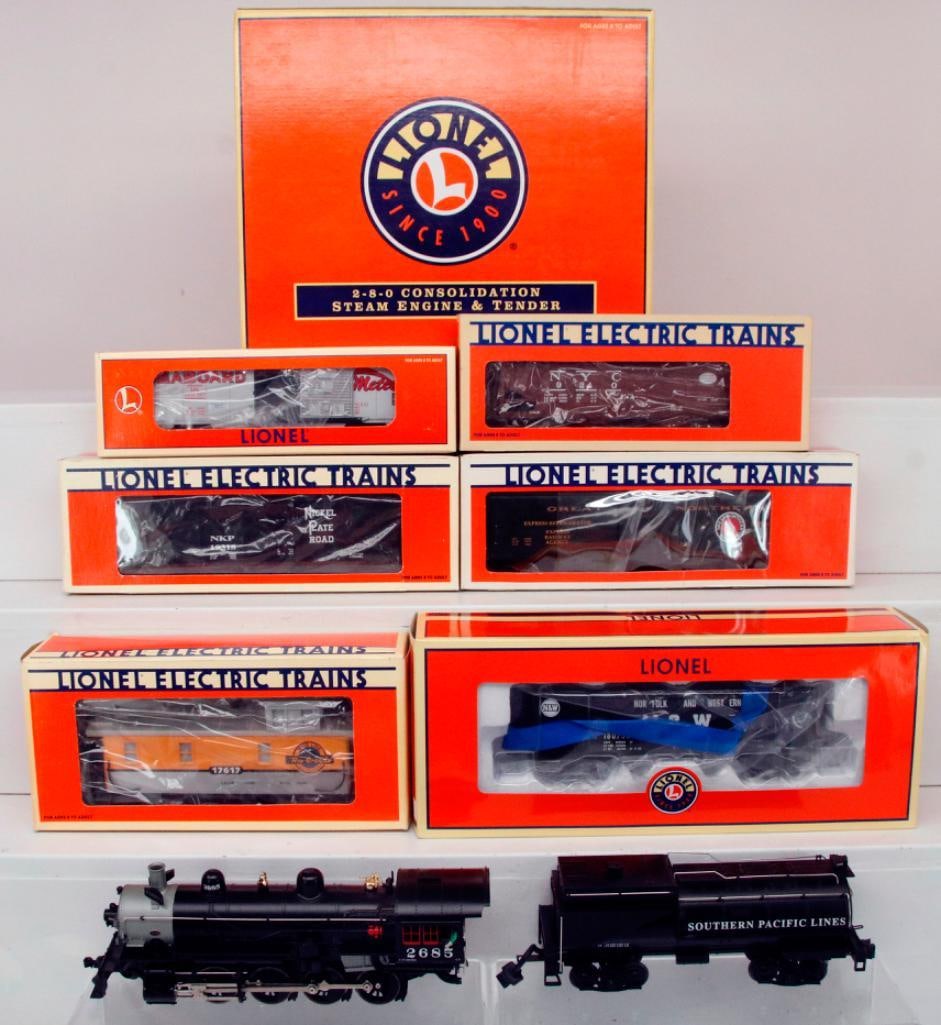 Lionel Modern O Gauge Southern Pacific 2 - 8 - 0 Consolidation - Command Steam Engine and Tender: Lionel Modern O Gauge Southern Pacific 2 - 8 - 0 Consolidation - Command Steam Engine and Tender and Six (6) Assorted Freight Cars Boxed, including Southern Pacific 2 - 8 - 0 Consolidation - Command S