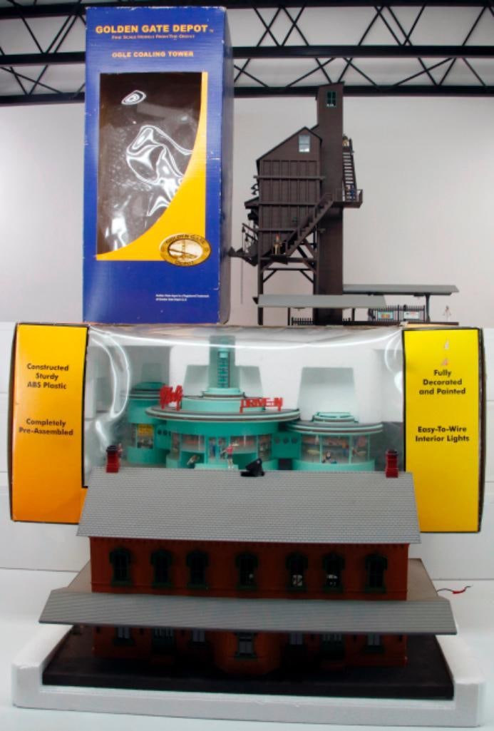 MTH Modern O Gauge Mel's Operating Drive in Diner & Passenger Station with Dual Platform Tower Boxed (1 of 7)