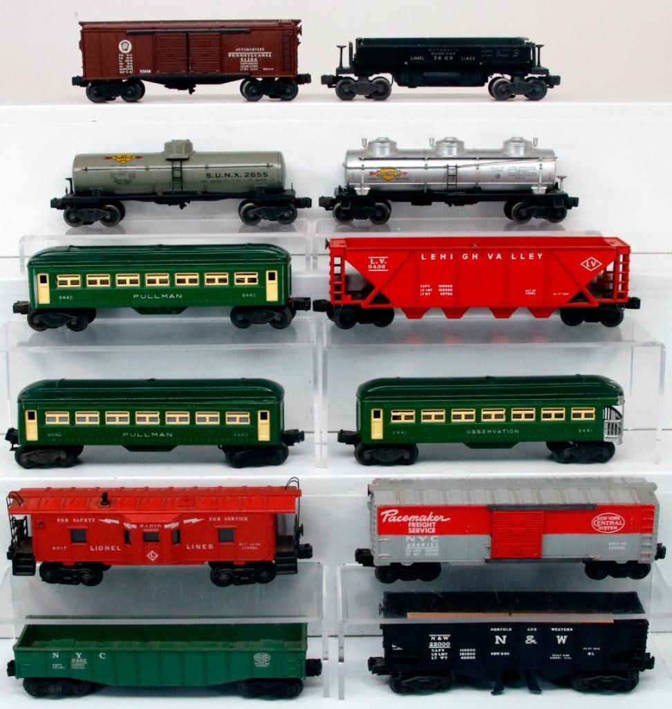 Lionel Postwar O Gauge (9) Assorted Freight Cars and 6441/6440/6440 Two-Tone Green Passenger Cars (1 of 17)