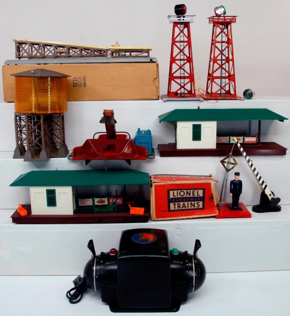 Lionel Postwar O Gauge 150 Watt Type ZW Transformer/362 Barrel Loader/38 Water Tower/394 Beacon/494 (1 of 6)