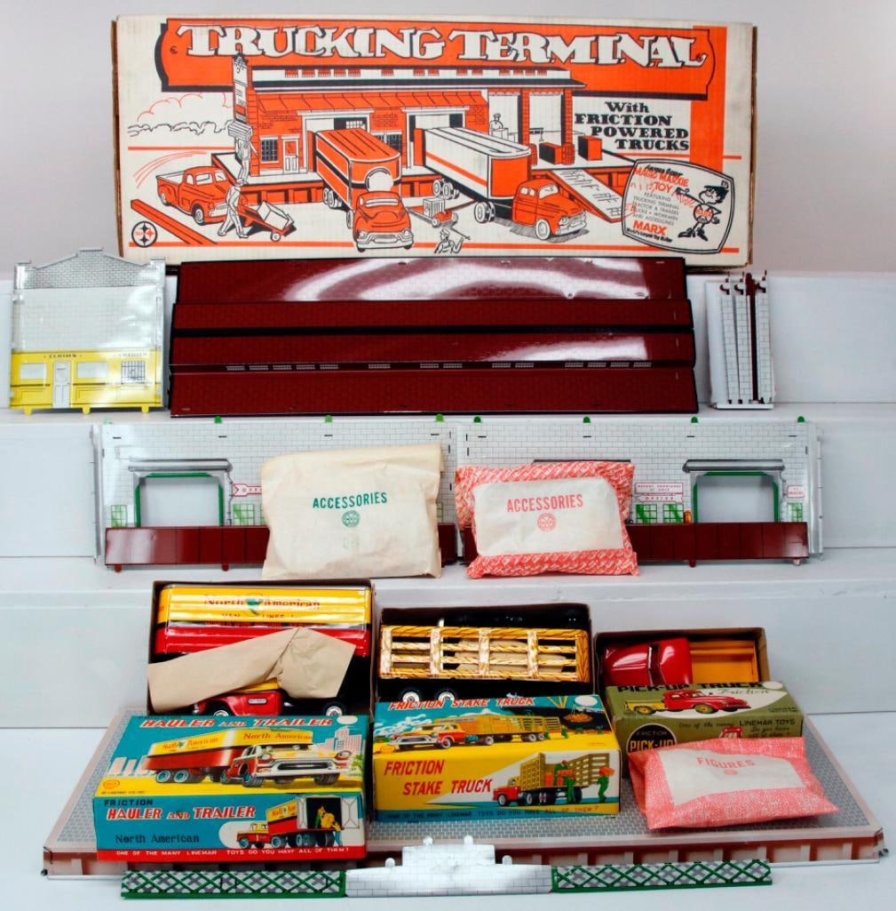 Marx Toys Trucking Terminal with Friction Powered Tracks Boxed (1 of 7)
