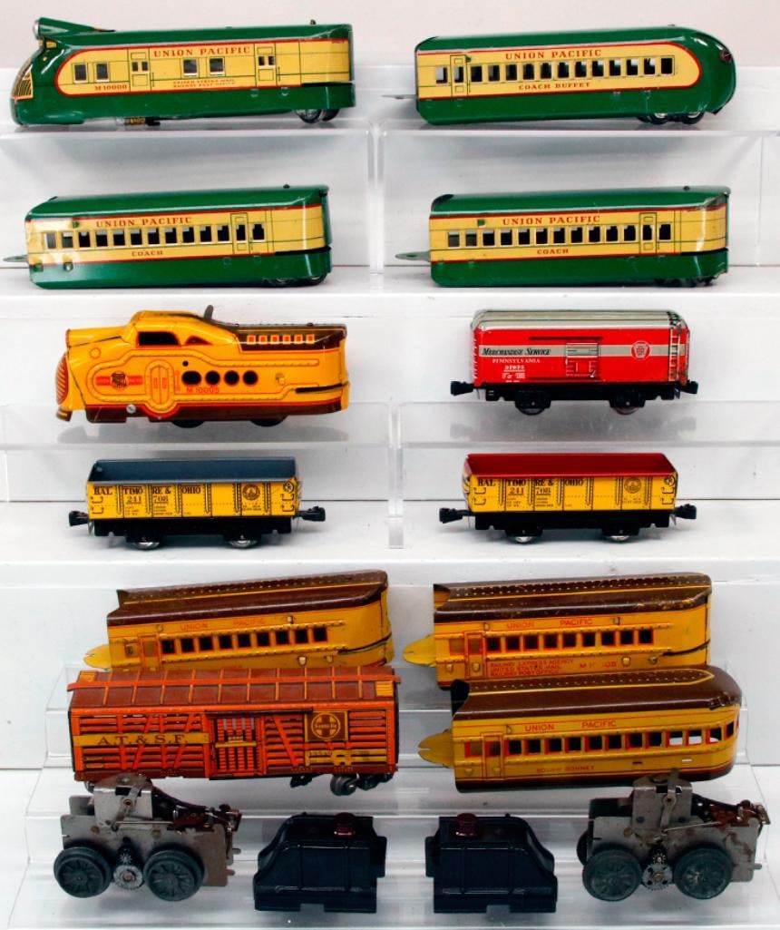 Marx Toy Trains O Gauge UP and M-10000 green pale yellow Streamliner Set/Marx M-10005 UP Streamliner: Marx Toy Trains O Gauge Union Pacific and M- 10000 green pale yellow Streamliner Set/Marx M-10005 Union Pacific Streamliner Set with Four (4) Freight Cars, including the Yellow and Brown Union Pacific