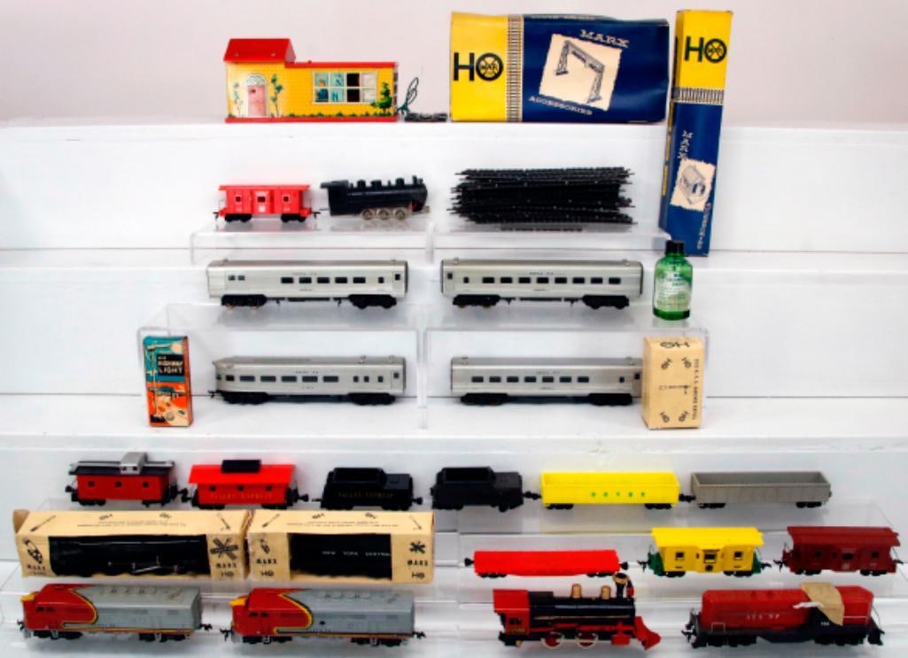 Marx Toy Trains HO Gauge Overhead Block Signal/Four Assorted Passenger Cars/Assorted Freight Cars: Marx Toy Trains HO Gauge Overhead Block Signal/Four (4) Assorted Passenger Cars/Assorted Freight Cars/Assorted Engines/Assorted Accessories, most in C8 and with original boxes and the four (4) assorte