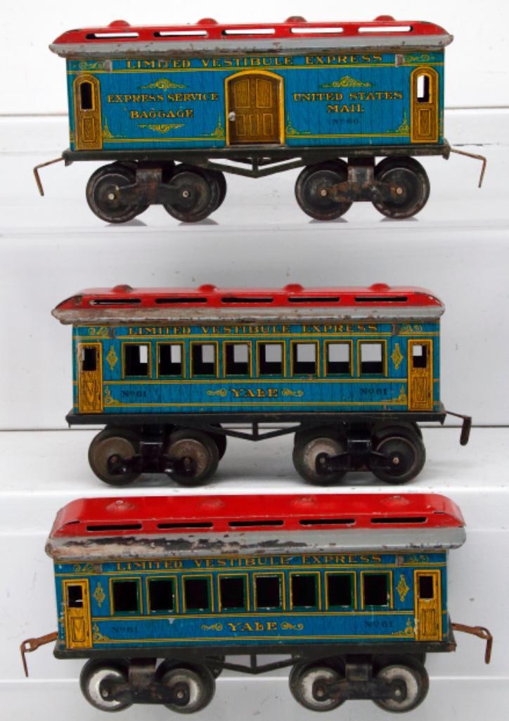 Ives Prewar O Gauge Scarce 61 - 61 - 60 blue Litho/ red roof T Trucks Yale/Harvard Passenger Cars (1 of 6)