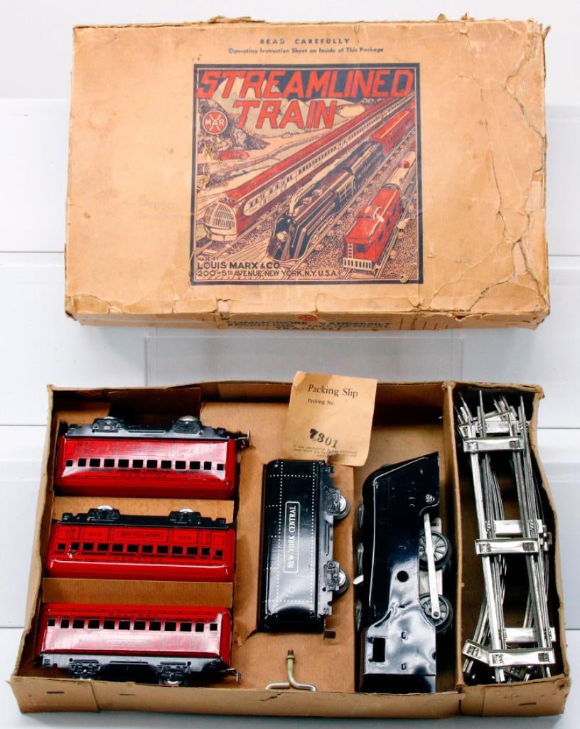 Marx Prewar O Gauge #560 Mechanical Passenger Set (1 of 16)