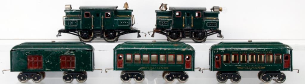 Lionel Prewar O Gauge 154 dark green Electric Loco with 601 - 601 - 602 dark green Passenger Cars: Lionel Prewar O Gauge 154 dark Green Electric Loco with 601 - 601 - 602 dark green Passenger Cars, in C5 plus to C6 minus overall condition. Also includes a 152 dark green Electric in C5.