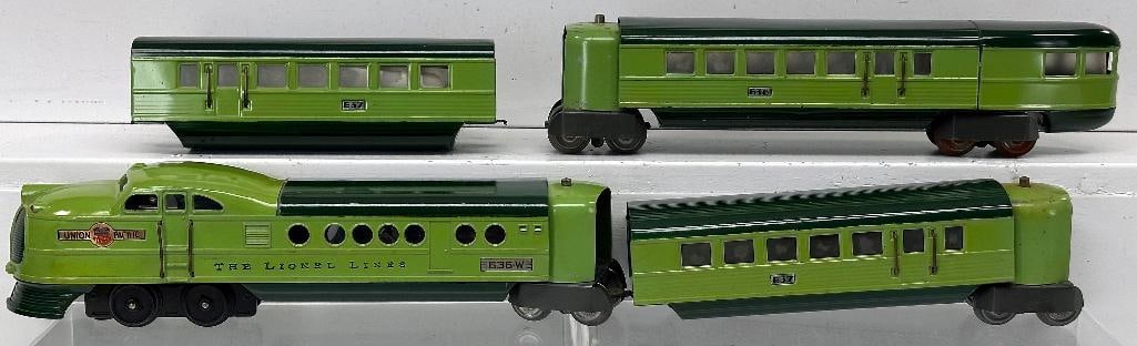 Lionel Prewar O Gauge two tone green City of Denver Streamliner Set (1 of 4)