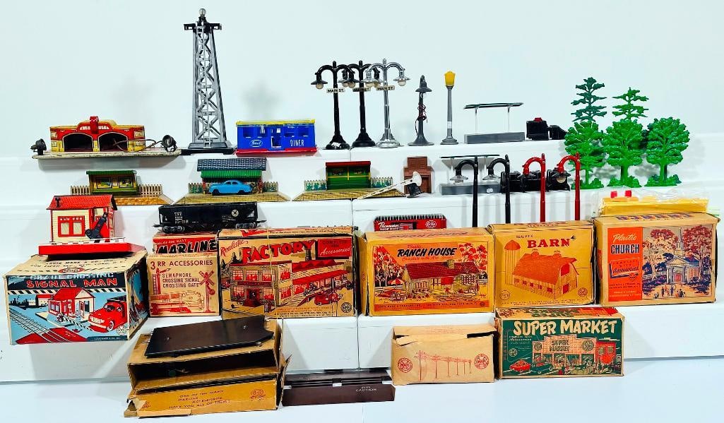 Marx Postwar O Gauge Assorted Accessories/Freight Cars/Plastic Ranch House/Plastic Factory (1 of 11)