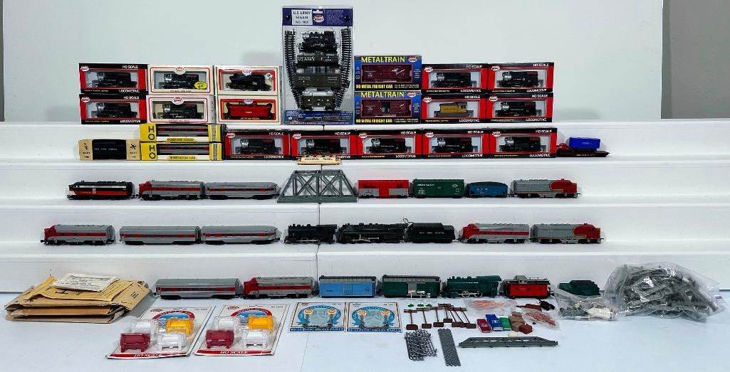 Modern HO Gauge U.S. Army Steam #1025 Set/Assorted Freight Cars Boxed (1 of 4)