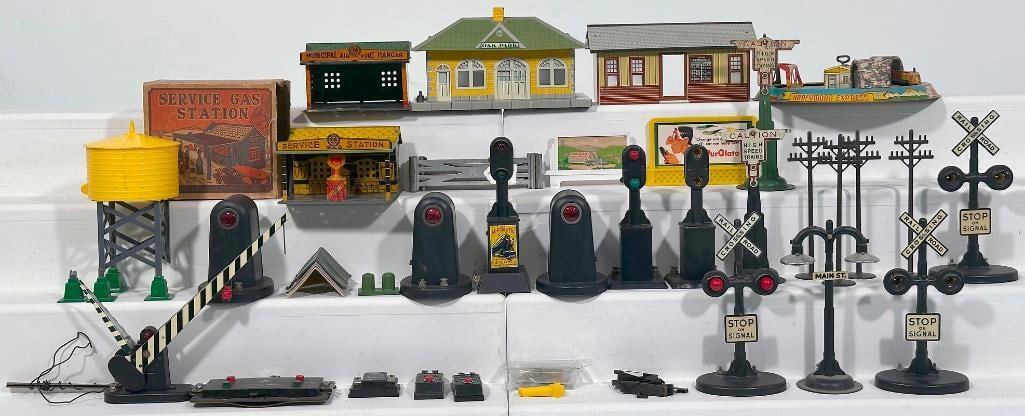 Marx Postwar O Gauge Assorted Buildings-Service Gas Station-Airport-Girard Station-Assorted Breakers (1 of 5)