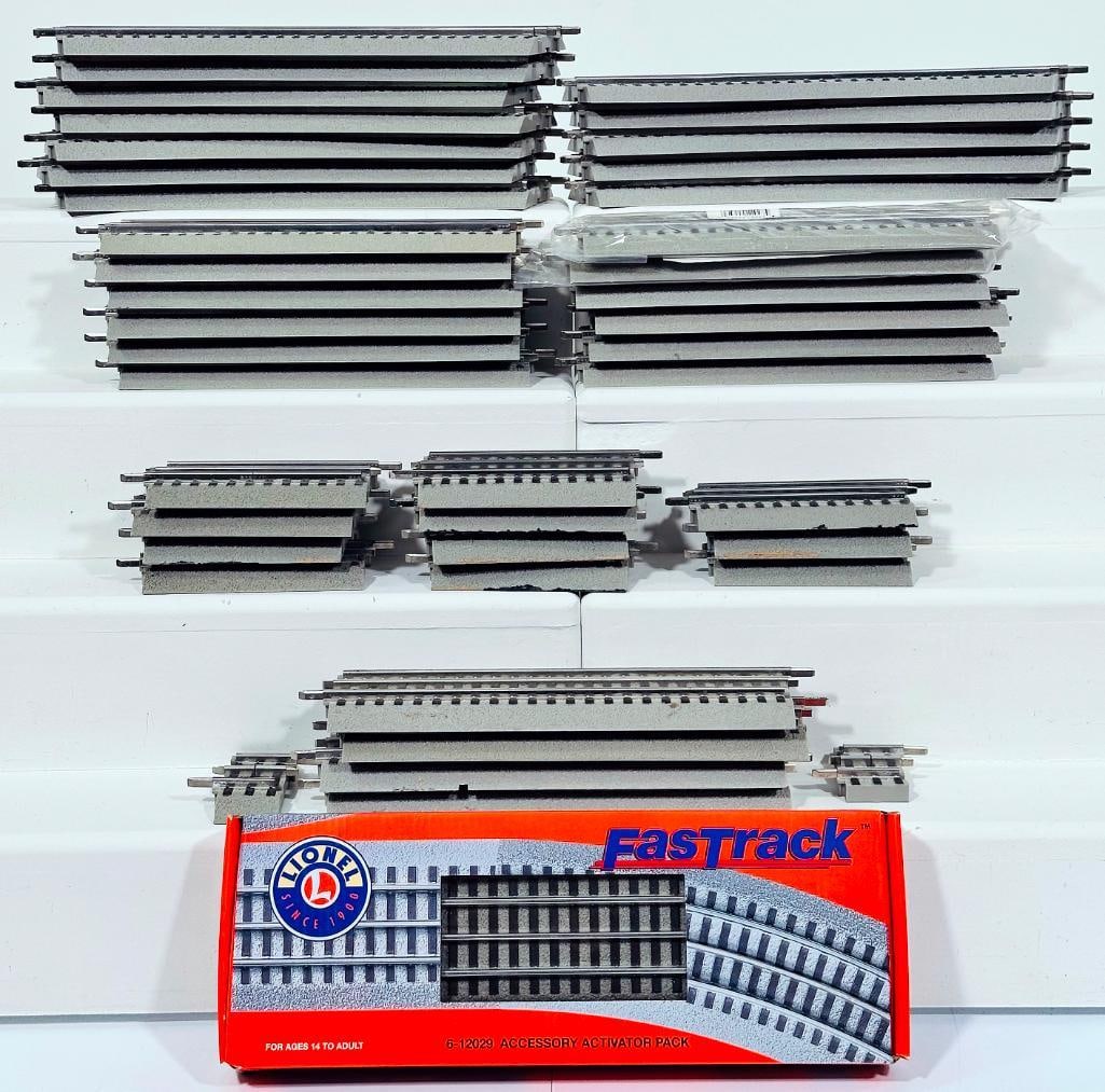 Lionel Modern O Gauge Assorted Pieces of Fast-Trak Curved and Straights (1 of 3)
