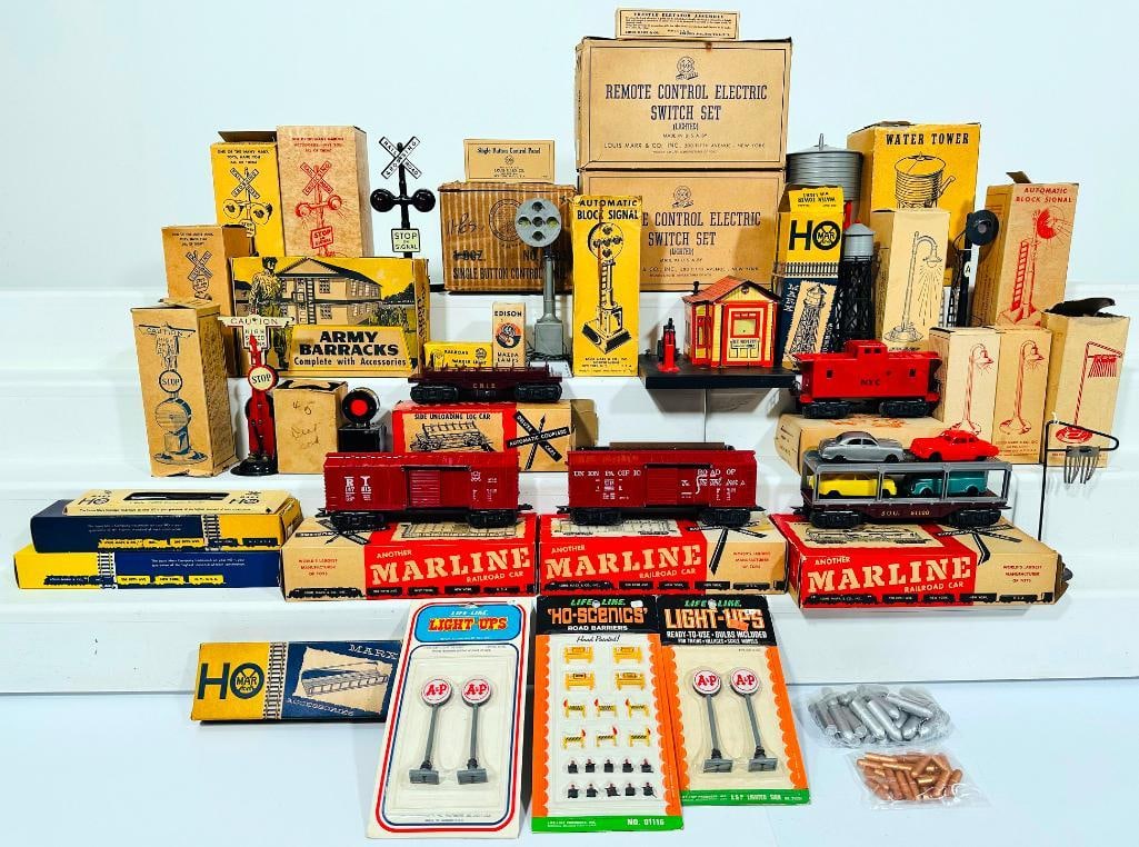 Marx Postwar O Gauge Assorted Boxed Accessories and Freight Cars (1 of 18)