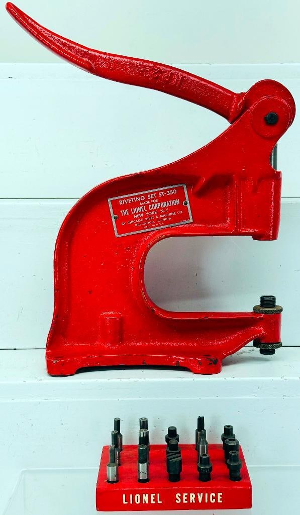 Lionel Postwar O Gauge Riveting Set SD - 350 red with riveting tools (1 of 7)