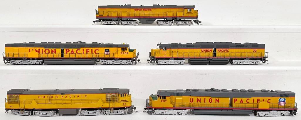 Bachmann/Unknown Manufacturer HO Scale Five (5) Assorted Union Pacific Switchers (1 of 10)