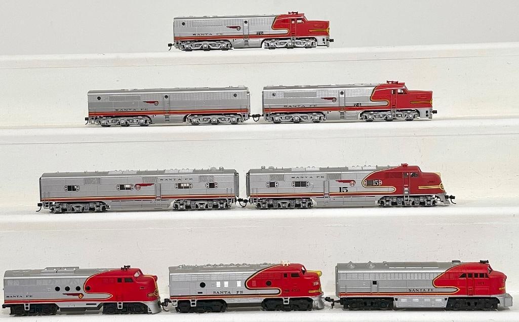 Life-Like/Unknown Manufacturer/AHM/Bachmann HO Scale Santa Fe Diesel Units (1 of 6)