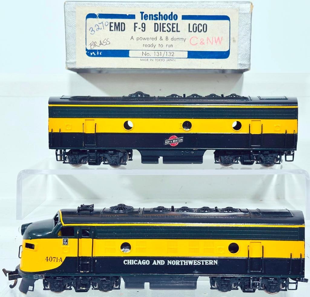Tenshodo Brass HO Scale Chicago Northwestern EMD F - 9  A Powered and B Dummy Diesel Units (1 of 7)