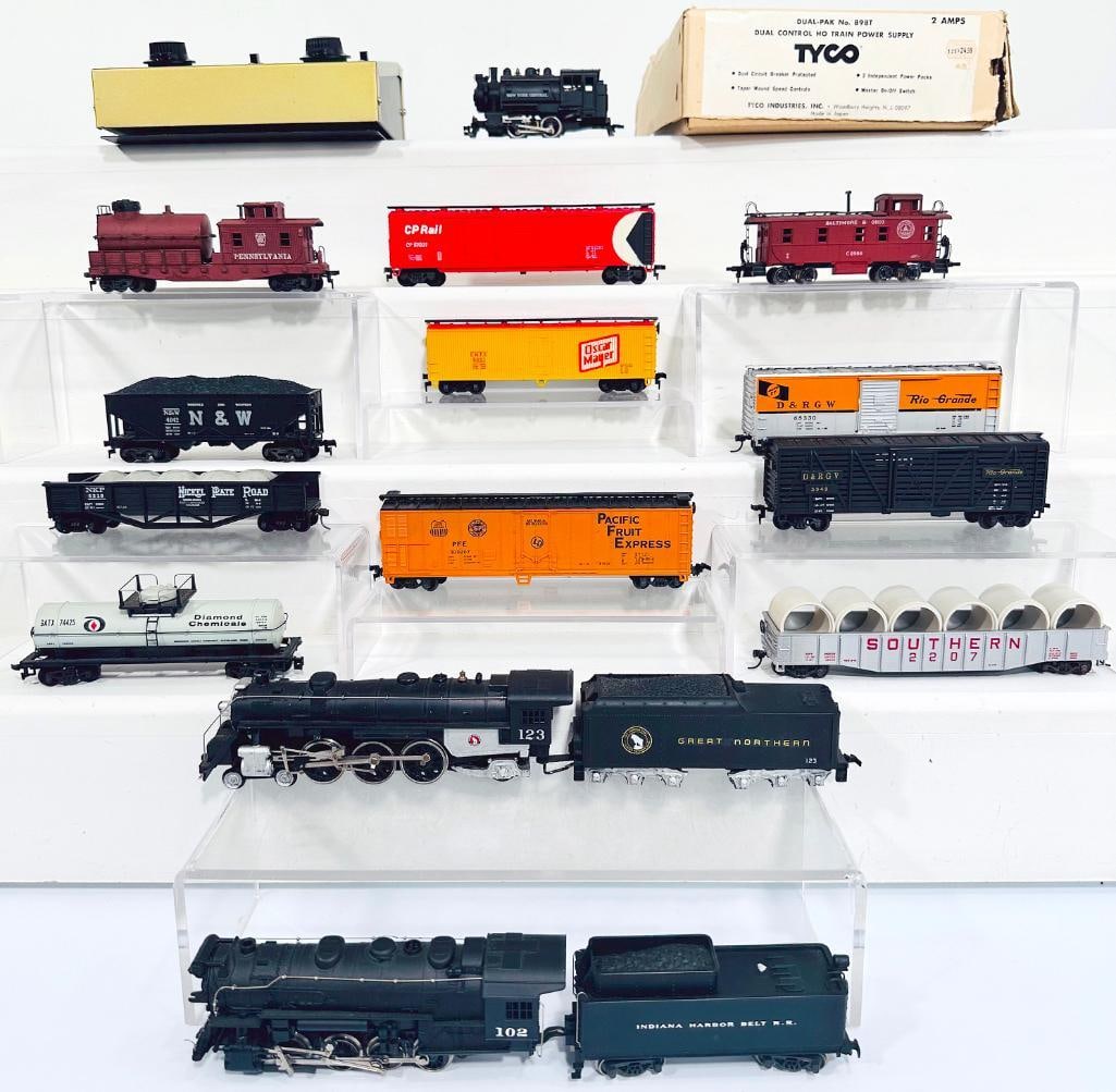 Tyco Modern Dual Pak Transformer and Assorted HO Steam Engines and Freight Cars (1 of 12)