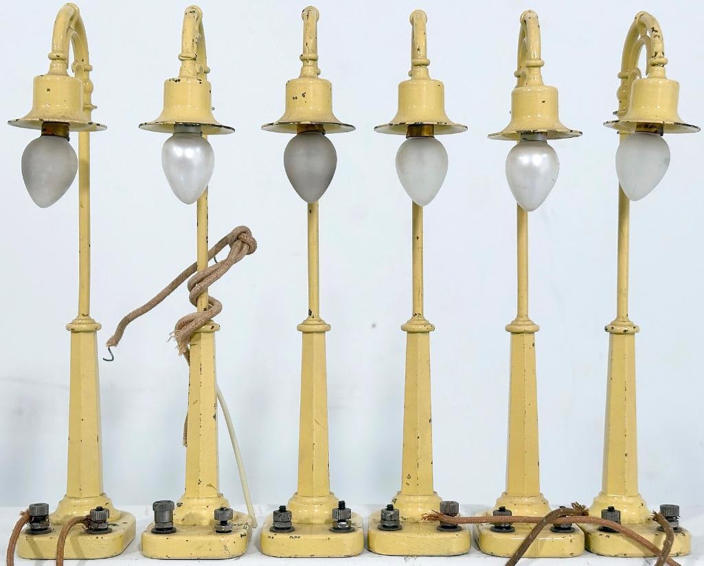 Lionel Prewar 58 small Gooseneck Lamppost cream X6: Lionel Prewar 58 small Gooseneck Lamppost cream X6, in C6 plus to C7 minus overall condition.