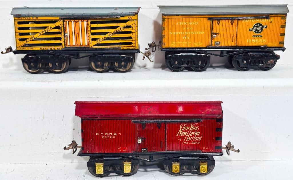 Ives Prewar O Gauge 64386 New York New Haven and Hartford six-inch Box Car-65 six-inch Livestock Car (1 of 6)