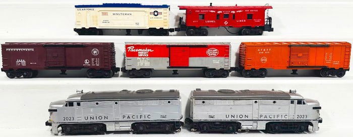 Lionel Postwar O Gauge 2023 Union Pacific Silver/Gray A-A Diesel Alco Units and Five Assorted Cars