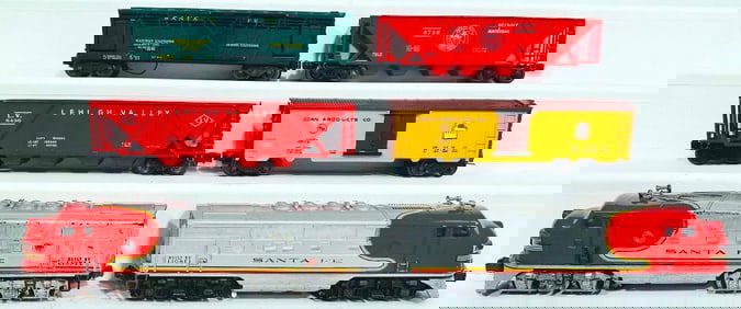 Lionel Postwar O Gauge Santa Fe 2343 A Dummy Unit/2243 A Powered A Unit/ Four Assorted Freight Cars