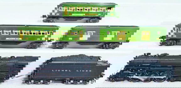 Lionel Prewar O Gauge 226E Loco and 2226W Tender with 2613-2614-2615 two-tone Green Passenger Cars