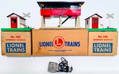 Lionel Postwar O Gauge 465 Sound Dispatching Station/145 Automatic Gatemen Boxed X2