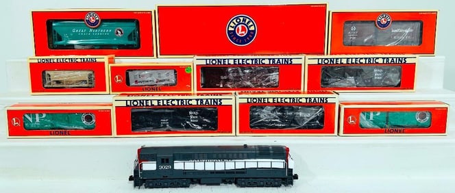 Lionel Modern O Gauge TCA Southern Pacific Trainmaster Locomotive Boxed -Ten Assorted Freight Cars