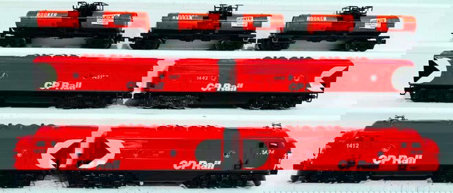 Lionel Modern O Gauge CP Rail A - B - B - A F-3 Diesel Units - Hooker Chemical Tank Car X3