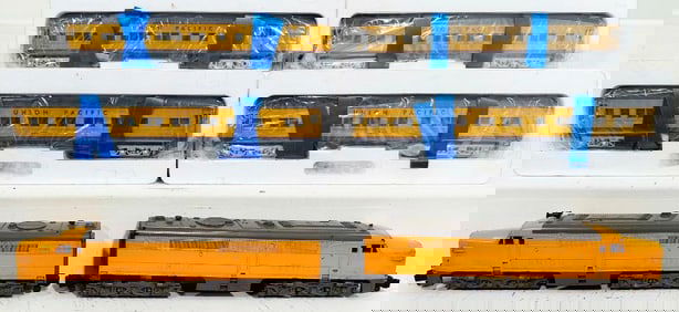 American Flyer Postwar S Gauge 21925-1 and 21925 Union Pacific A-A Alco Diesel Units and UP Cars