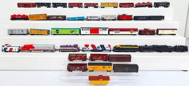Unknown Manufacture Modern HO Scale Assorted Engines - Freight Cars - Passenger Cars