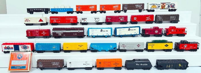 Lionel Modern O Gauge Thirty (30) Assorted Freight Cars