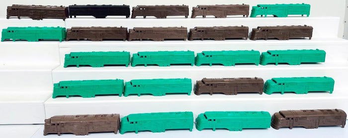 K-Line Modern Postwar O Gauge Twenty-Two (22) Assorted F Unit shells only