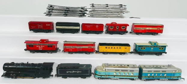 Marx Postwar O Gauge Baltimore and Ohio A-A Diesel Units/black Nickel Plate Road Locomotive/Tender (1 of 11)