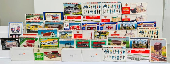 Bachmann and K-Line Modern Forty-One (41) Assorted Plasticville and Plasticville Type Kits