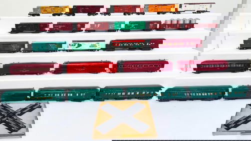 American Flyer Postwar S Gauge Thirteen (13) Assorted Freight Cars/962 Pike’s Peak Madison Car