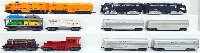 Marx Postwar O Gauge New York Central Passenger Set with Unlighted Cars and Outfit No. 41895B UP
