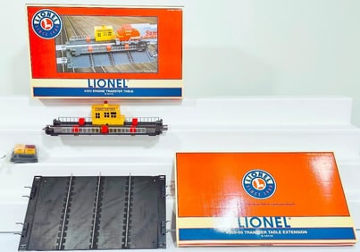 Lionel Modern O Gauge #350 Engine Transfer Table and #350 - 50 Transfer Table Extension Boxed