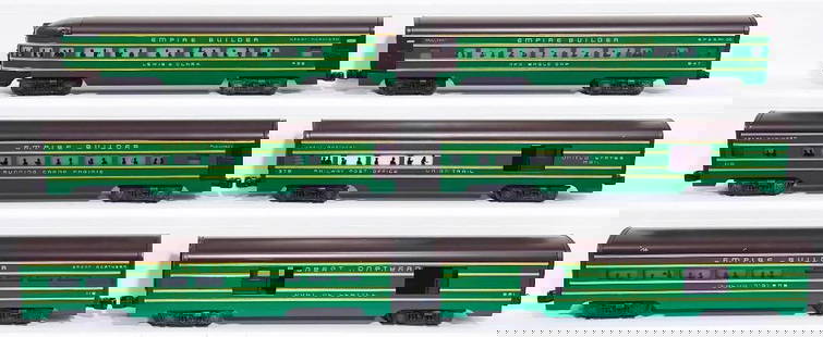 Lionel Modern O Gauge Six (6) Assorted Great Northern green and brown roof Passenger Cars: Lionel Modern O Gauge Six (6) Assorted Great Northern green and brown roof Passenger Cars, in C8 overall condition. 
