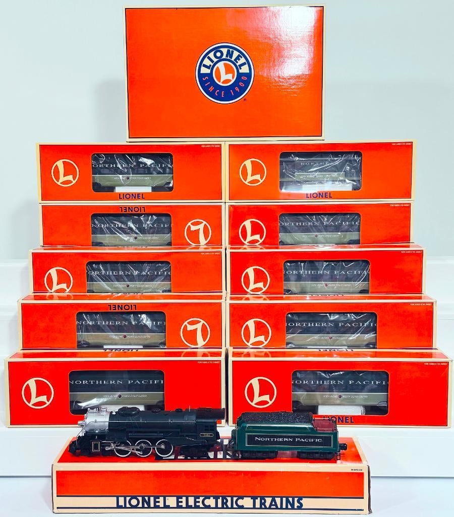 Lionel Modern O Gauge Northern Pacific Hudson Steam Locomotive/Tender and Northern Pacific 2 Pack (1 of 11)