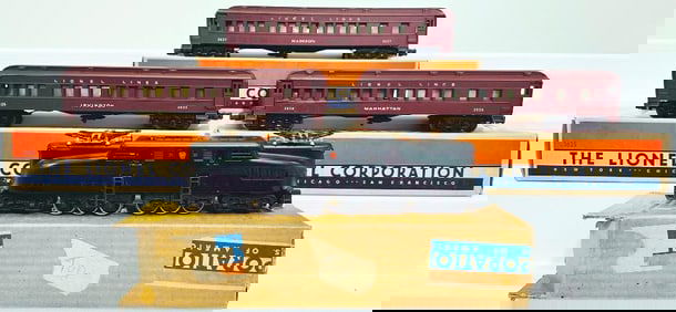 Lionel Postwar O Gauge Black 5 Stripe Pennsylvania GG1 from 1947 and 2628 Manhattan-2625 Irvington