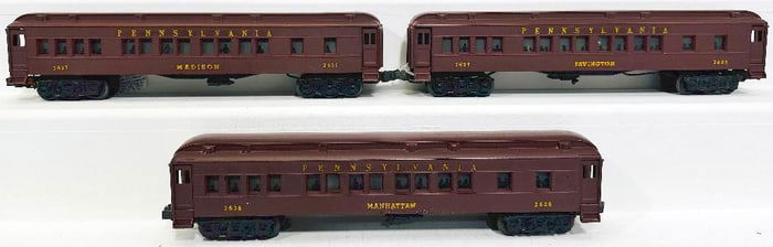 Lionel Postwar O Gauge 2625 Irvington - 2627 Madison - 2628 Manhattan Yellow Decaled Passenger Cars