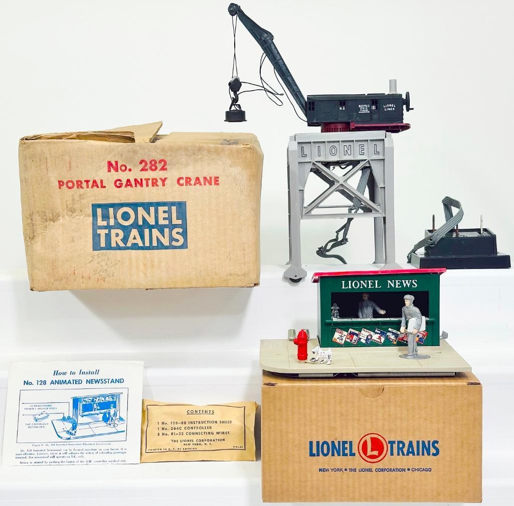 Lionel Postwar O Gauge 282 Portal Gantry Crane and 128 Animated Newsstand Boxed (1 of 11)