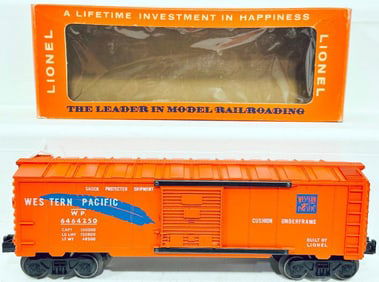 Lionel Postwar O Gauge 6464 - 250 Western Pacific Box Car from 1966 with ribbed roof Boxed