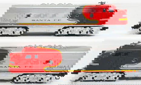 Lionel Postwar O Gauge 2383 Santa Fe F3 A - A Diesel Units