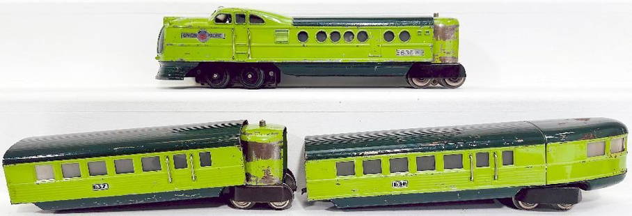 Lionel Prewar O Gauge 636W City of Denver two-tone Green 3 Car Streamliner Set Scarce: Lionel Prewar O Gauge 636W City of Denver two-tone Green 3 Car Streamliner Set Scarce, in C6 overall condition for the 636W Power Car, 637 and 638. This is an extremely hard-to-find rare two-tone gree